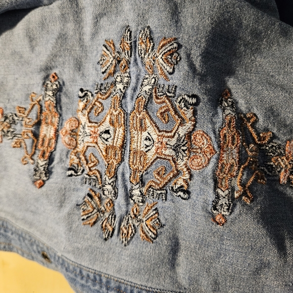 Vintage 1980's Embroidered LS snap front denim shirt - Picture 4 of 5